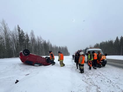 Легковушка перевернулась после ДТП в Кемском районе