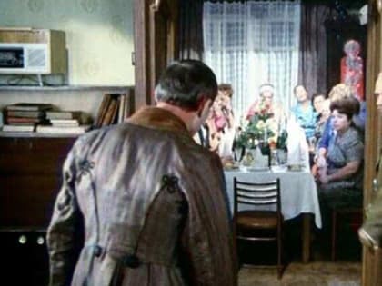 Народ для разврата собрался… А где?