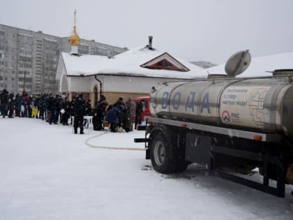 Святую воду можно набрать в течение дня у храмов Петрозаводска