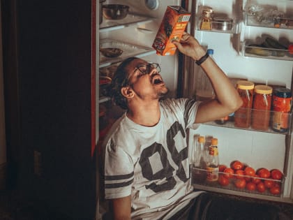 Диетолог рассказала, как избавиться от привычки есть по ночам