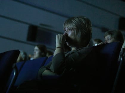 Донецкие артисты выступили с документальной драмой о войне в Национальном театре Карелии
