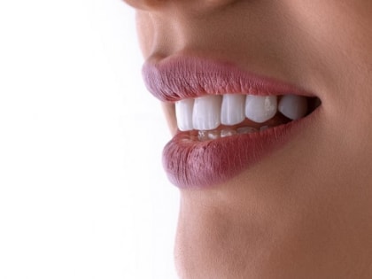 Стоматолог назвала симптом во рту, который должен насторожить