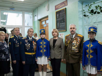 В Ломоносовской гимназии открыли Парту Героя в честь воина-афганца