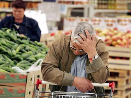 Почти половина россиян считает, что цены растут слишком быстро