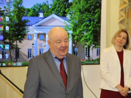Председатель Петросовета Надежда Дрейзис поздравила с юбилеем директора Национального музея Карелии Михаила Гольденберга