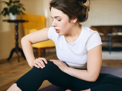 Болят колени: специалист рассказала, как сильные магнитные бури могут влиять на организм