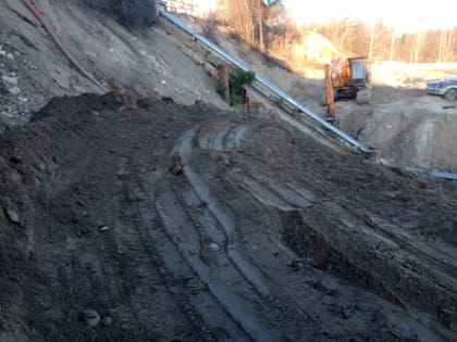 Опасное обрушение склона произошло возле храма в Петрозаводске