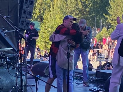 Молодой человек из Карелии позвал девушку замуж на глазах нескольких тысяч человек