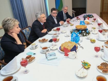 Парфенчиков поздравил жителя Карелии с получением «Золотой звезды»