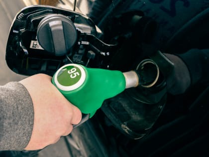 В России резко упали оптовые цены на бензин
