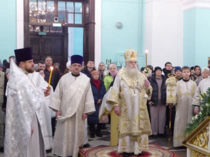 Митрополит Константин отслужил праздничную литургию в Невском соборе