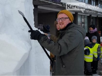 Успенскую церковь из снега сваяли на набережной скульпторы «Гипербореи»