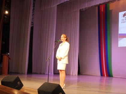 Председатель Петросовета Надежда Дрейзис поздравила педагогов города на торжественном заседании комитета социального развития «Август. Послесловие»