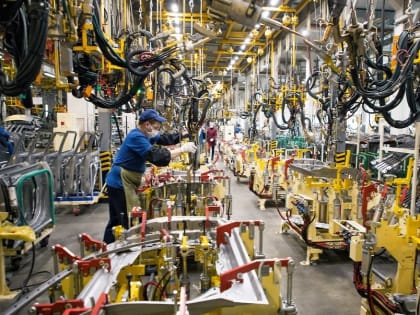 Автомобильный завод открылся в Санкт-Петербурге после двух лет простоя