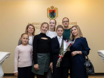 Экскурсия юных фигуристов в парламент Карелии