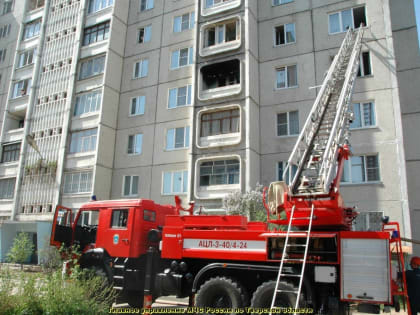 Чтобы попасть к подопечному, соцработнику понадобилась помощь пожарных