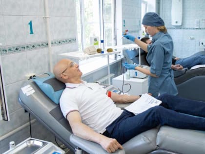 Шандалович сдал кровь, присоединившись ко Всемирному дню донора