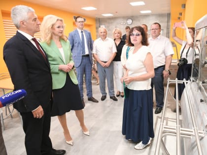 Вице-премьер Татьяна Голикова проверила готовность школы в Деревянке