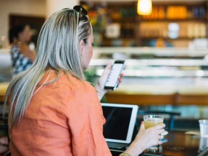 Врач назвала неожиданные последствия использования гаджетов