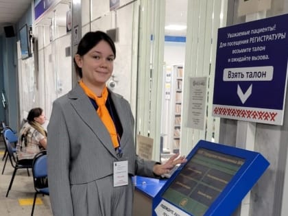 «Феи» в желтых галстуках встречают пациентов в поликлиниках Петрозаводска