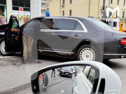 Aurus с правительственными номерами  попал в ДТП в центре Москвы