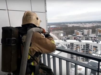 Пожарные провели учения в высотном доме Петрозаводска