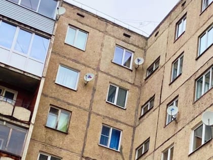 Ночью жильцов многоэтажки в Петрозаводске эвакуировали из-за пожара