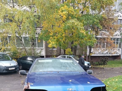 В Петрозаводске продолжается работа по освобождению улиц и дворов от автохлама