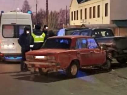 Юный водитель в Петрозаводске протаранил припаркованные иномарки
