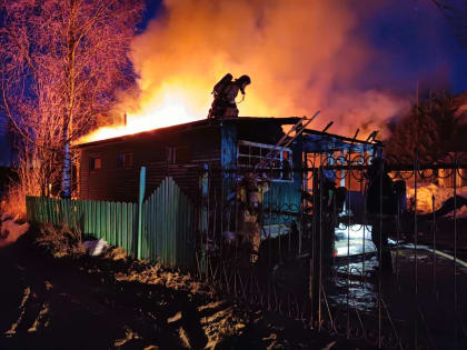 Два дня подряд спасатели боролись с огнем