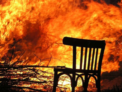 Двое мужчин в Лоухах устроили «зажигательную ночь» соседям