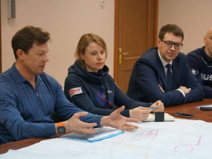 Олимпийская чемпионка Анна Богалий осмотрела строящийся костомукшский ФОК