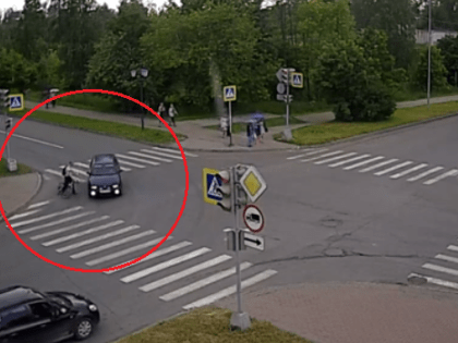 ВИДЕО: В Карелии велосипедист устроил разборки с водителем после ДТП