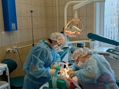 Врач объяснил, как можно заразиться кариесом от другого человека