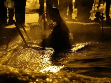 Как правильно окунаться в прорубь, как подготовиться к обряду. Самое важное о купаниях в Крещение