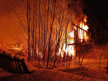 Для борьбы с огнем в Летнереченском потребовались две автоцистерны