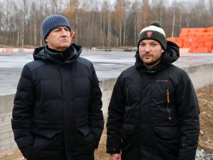 Парфенчиков посетил стройплощадку инновационного предприятия по деревообработке