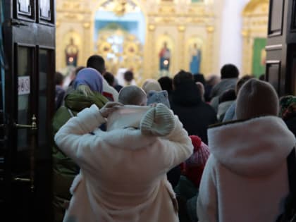 Жители Петрозаводска начали собираться на рождественское богослужение