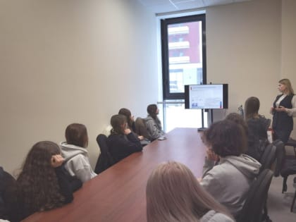 Специалисты налоговых органов провели  ознакомительную экскурсию для школьников