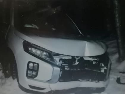 Машина оказалась в кювете