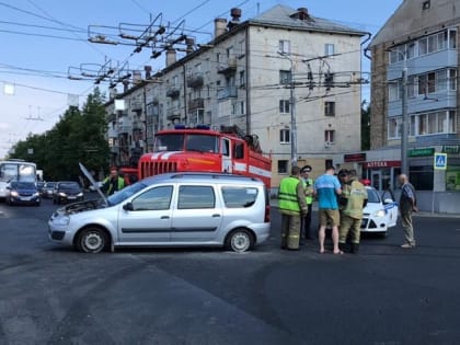 Появились фото ДТП с участием пожарной машины в Петрозаводске