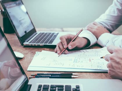 Для уехавших из России сотрудников установили ставку НДФЛ в 13-15%