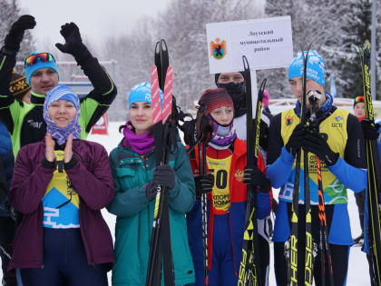 Более 300 спортсменов отметили 54-й Народный лыжный праздник на Кургане 