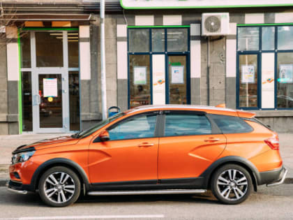 Автомобили Lada Vesta подешевели из-за отсутствия спроса