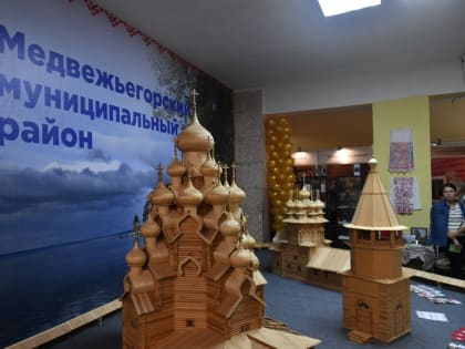 Огромный макет музея «Кижи» представили на выставке в Медвежьегорске