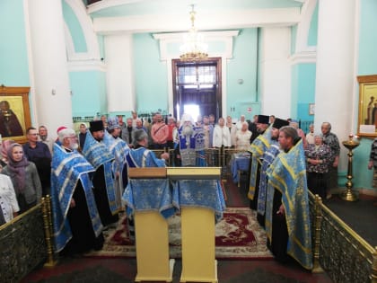 В день памяти св. блж. Фаддея Петрозаводского митрополит Константин совершил молебен святому в кафедральном соборе