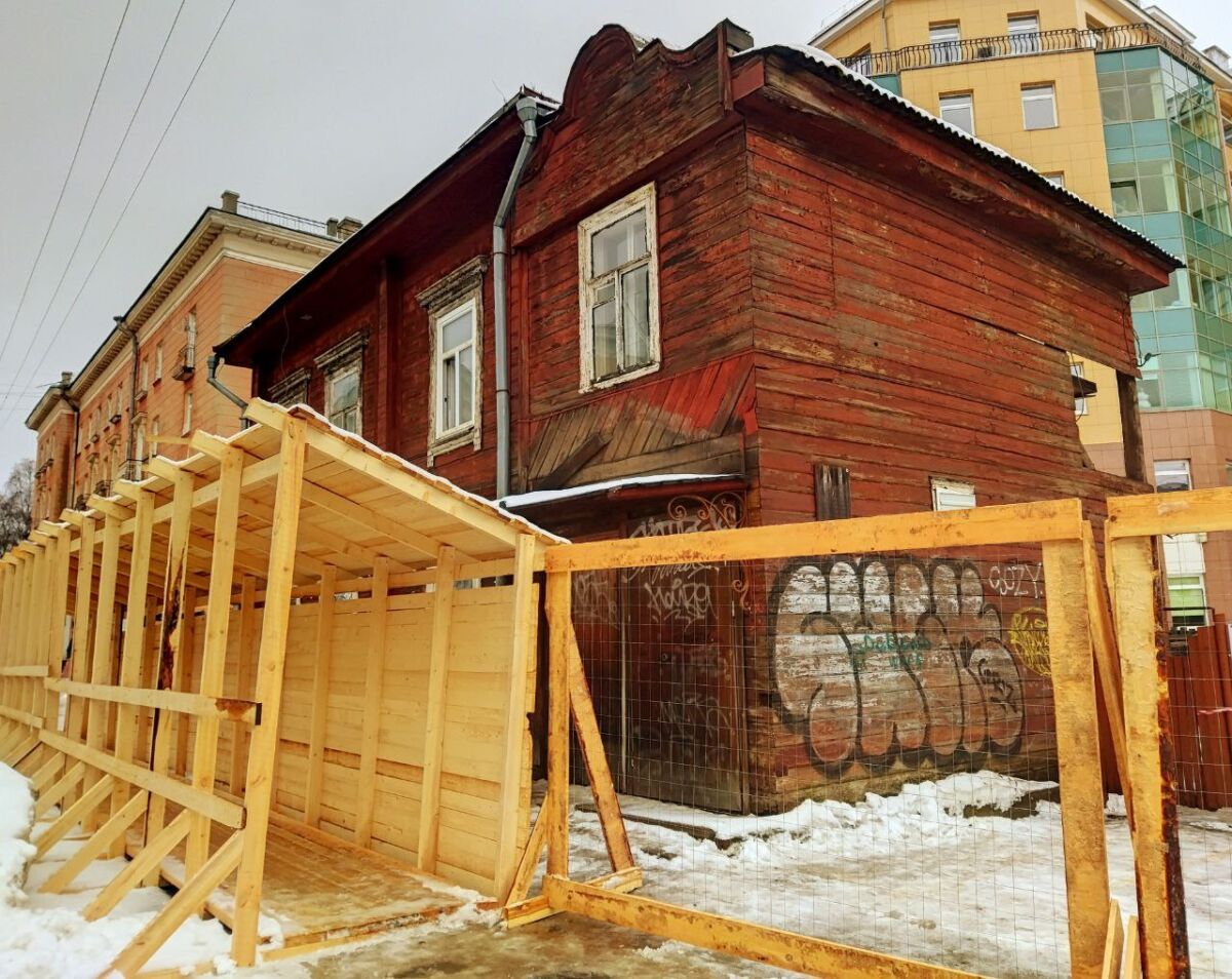 В центре Петрозаводска начали разбирать исторический дом Захаровых -  новости Петрозаводска