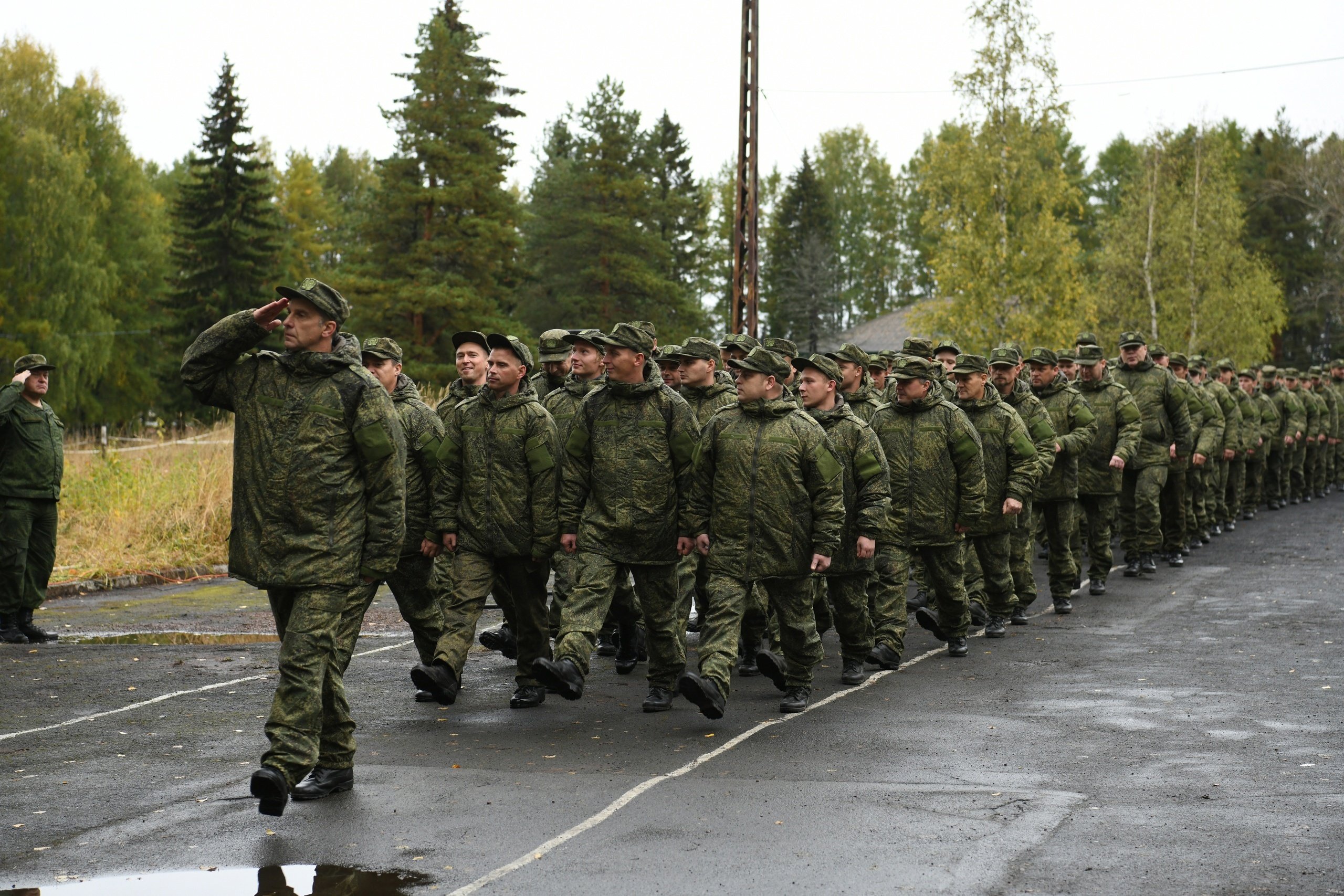 Где находятся мобилизованные солдаты. Военная мобилизация. Военный в строю. Военные сборы. Мобилизация в Петрозаводске.