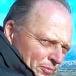 Lars B.