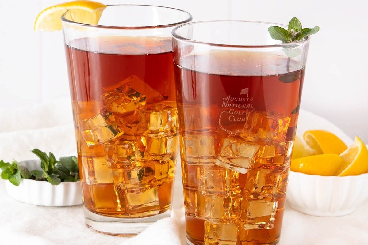 Guide on how long brewed tea lasts safely.